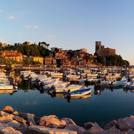 Libeccio 1 - Holiday Home & Parking Леричи Экстерьер фото